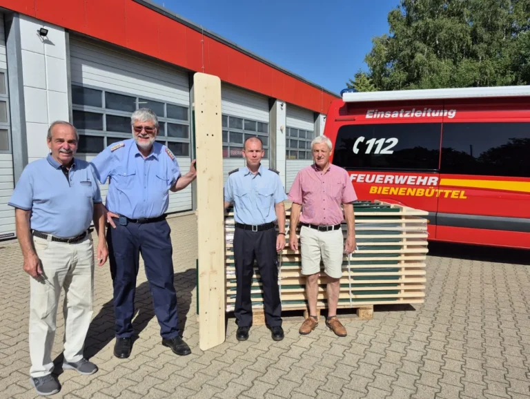 Bürgerstiftung Spendenübergabe Festzeltgarnituren