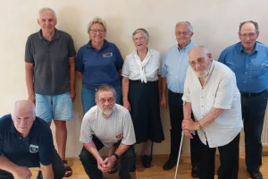 Von rechts stehend: Eckhard Hoffmann, Horst Langhof, Peter Dittrich, Anneliese Maske, Gisela Neuholz, Norbert (Tede) Meyer. Kniend v. rechts: Wolfgang Nupnau, Uwe Mellmann.